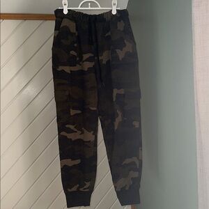 Camouflage Jogger Pants! Like new VS PINK! Size medium